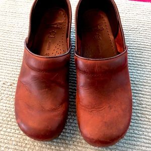 Dansko Women Antique Brown Leather 40 Narrow